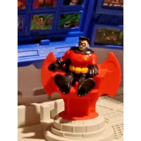 Imaginext DC Super Friends Batman Super Surround Batcave Playset - Picture 10 of 16
